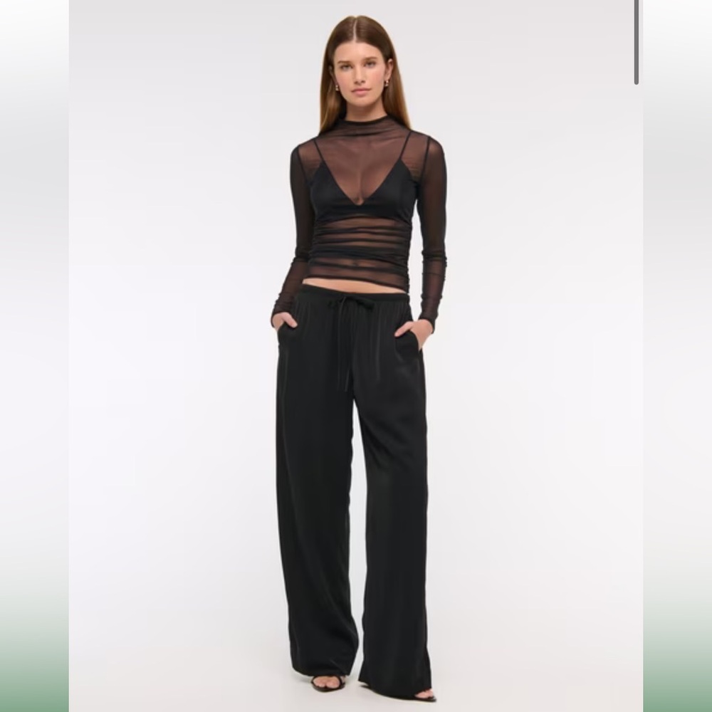 NWT Abercrombie & Fitch Women’s Drapey Wide Leg Pull-on Pant in Black (Size M)